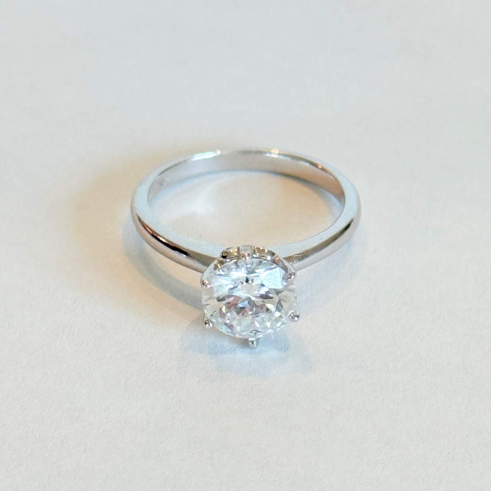 Elegant 18k white gold lab certified IGI D color vs1 clarity Diamond Ring
